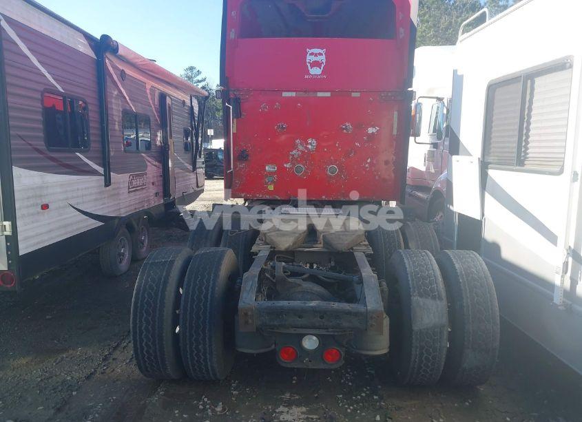 Photo 14 of 2005 International 9400 9400I (VIN 2HSCNAPR55C161296)