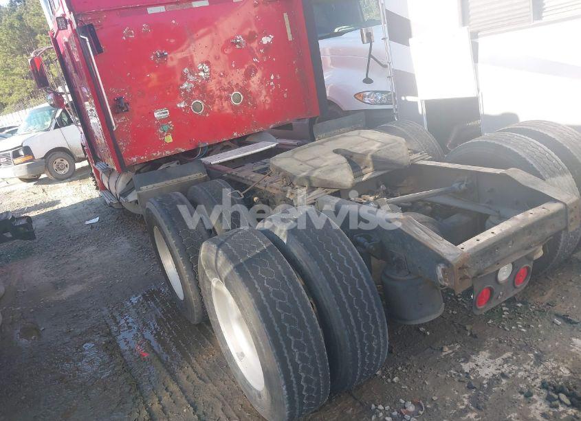 Photo 3 of 2005 International 9400 9400I (VIN 2HSCNAPR55C161296)