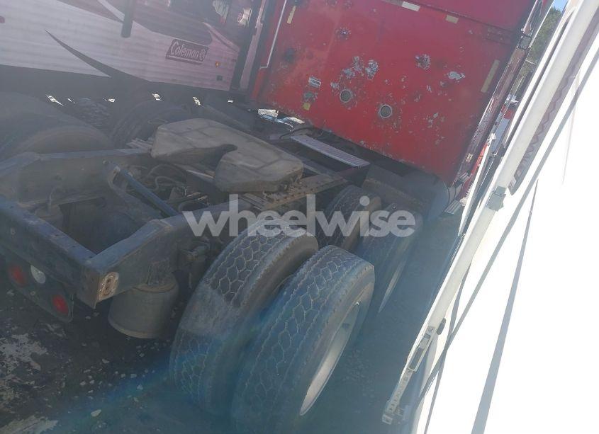 Photo 4 of 2005 International 9400 9400I (VIN 2HSCNAPR55C161296)