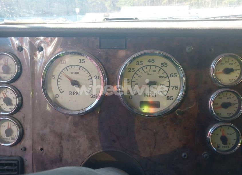 Photo 5 of 2005 International 9400 9400I (VIN 2HSCNAPR55C161296)