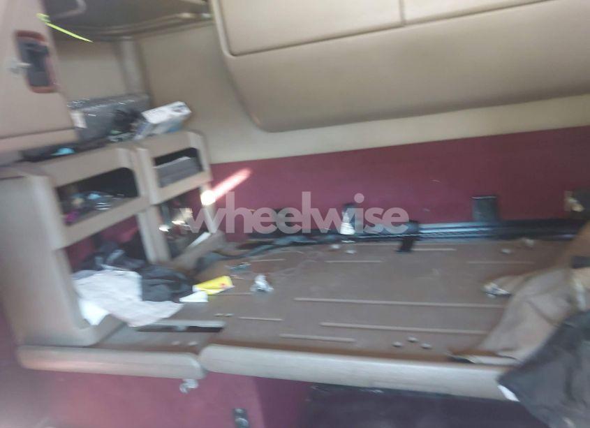 Photo 7 of 2005 International 9400 9400I (VIN 2HSCNAPR55C161296)