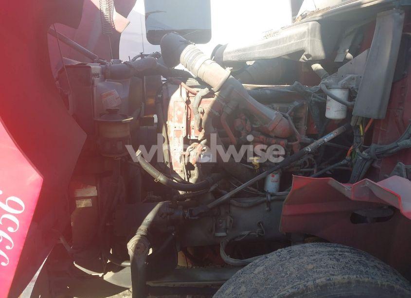 Photo 9 of 2005 International 9400 9400I (VIN 2HSCNAPR55C161296)