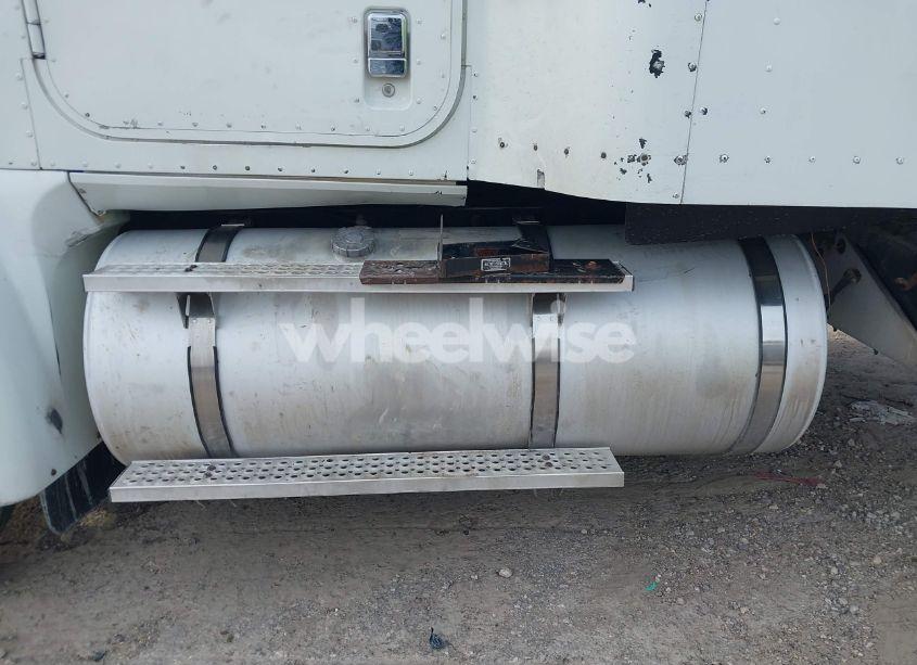 Photo 12 of 2006 International 9400 9400I (VIN 2HSCNAPR56C331142)