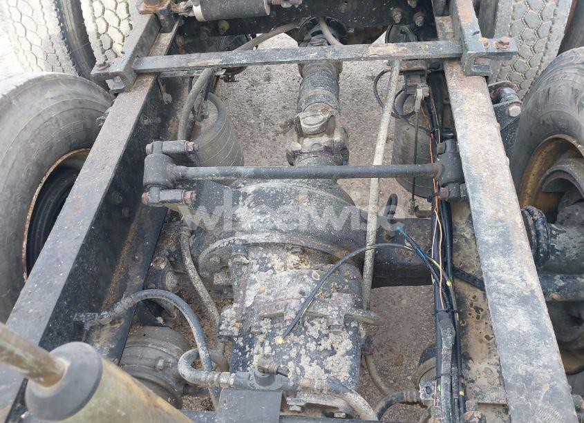 Photo 14 of 2006 International 9400 9400I (VIN 2HSCNAPR56C331142)