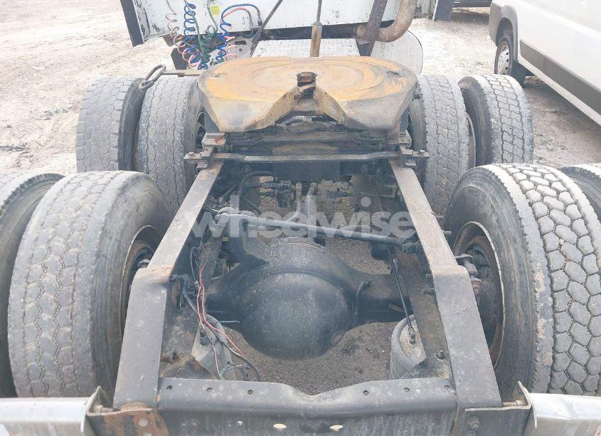 Photo 17 of 2006 International 9400 9400I (VIN 2HSCNAPR56C331142)