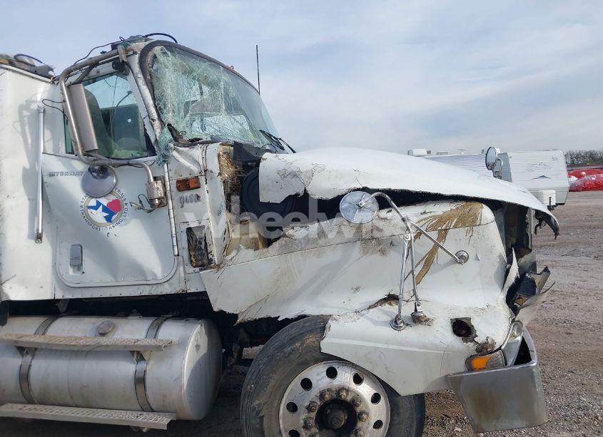 Photo 19 of 2006 International 9400 9400I (VIN 2HSCNAPR56C331142)