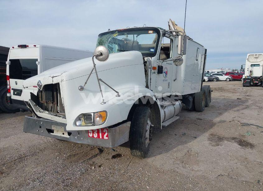 Photo 2 of 2006 International 9400 9400I (VIN 2HSCNAPR56C331142)