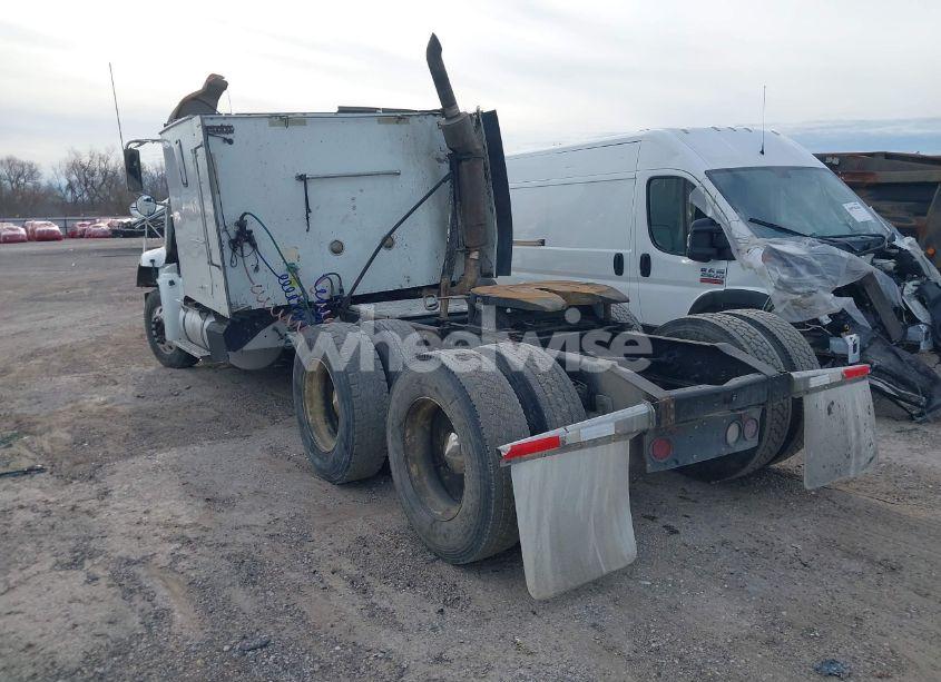 Photo 3 of 2006 International 9400 9400I (VIN 2HSCNAPR56C331142)