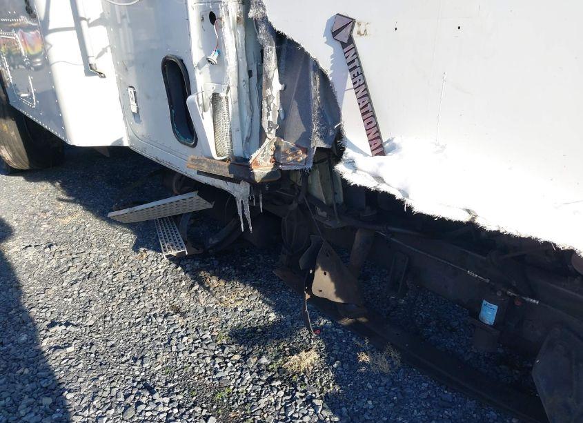 Photo 11 of 1996 International 9200 (VIN 2HSFMAHR8TC073984)