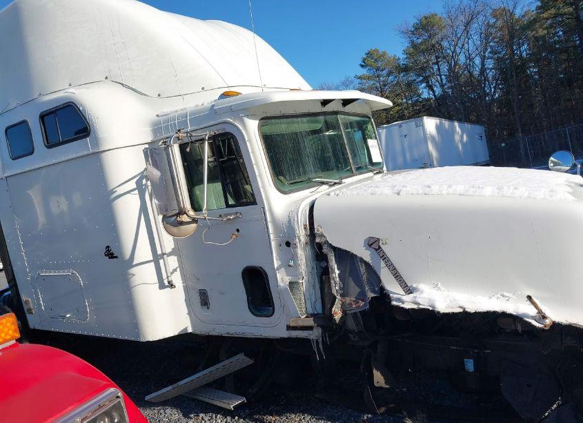 Photo 13 of 1996 International 9200 (VIN 2HSFMAHR8TC073984)