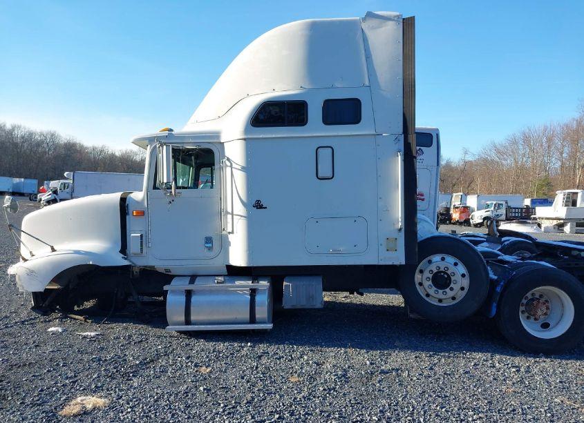 Photo 14 of 1996 International 9200 (VIN 2HSFMAHR8TC073984)