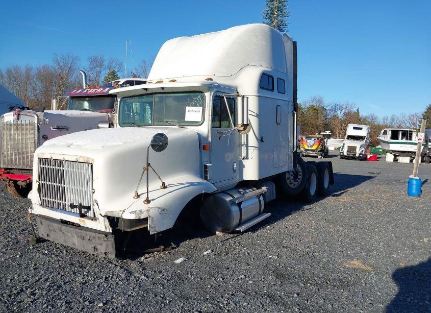 Photo 2 of 1996 International 9200 (VIN 2HSFMAHR8TC073984)