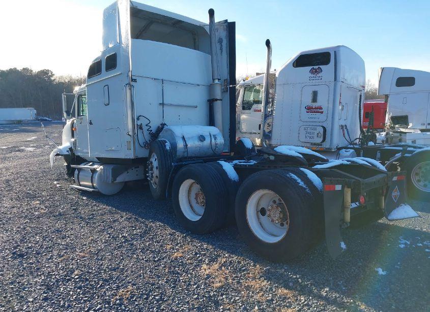 Photo 3 of 1996 International 9200 (VIN 2HSFMAHR8TC073984)