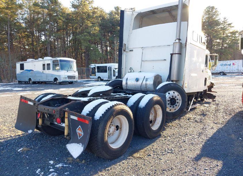 Photo 4 of 1996 International 9200 (VIN 2HSFMAHR8TC073984)