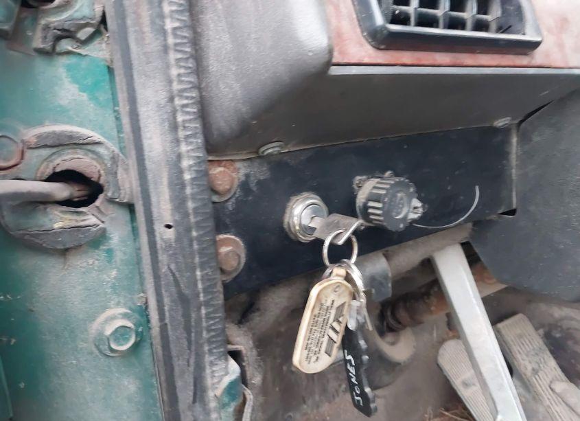 Photo 10 of 1995 International 9200 (VIN 2HSFMAHRXSC023876)