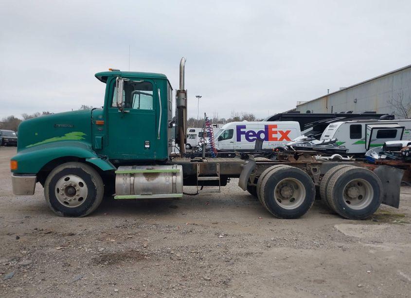 Photo 14 of 1995 International 9200 (VIN 2HSFMAHRXSC023876)