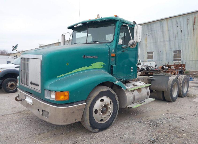 Photo 2 of 1995 International 9200 (VIN 2HSFMAHRXSC023876)