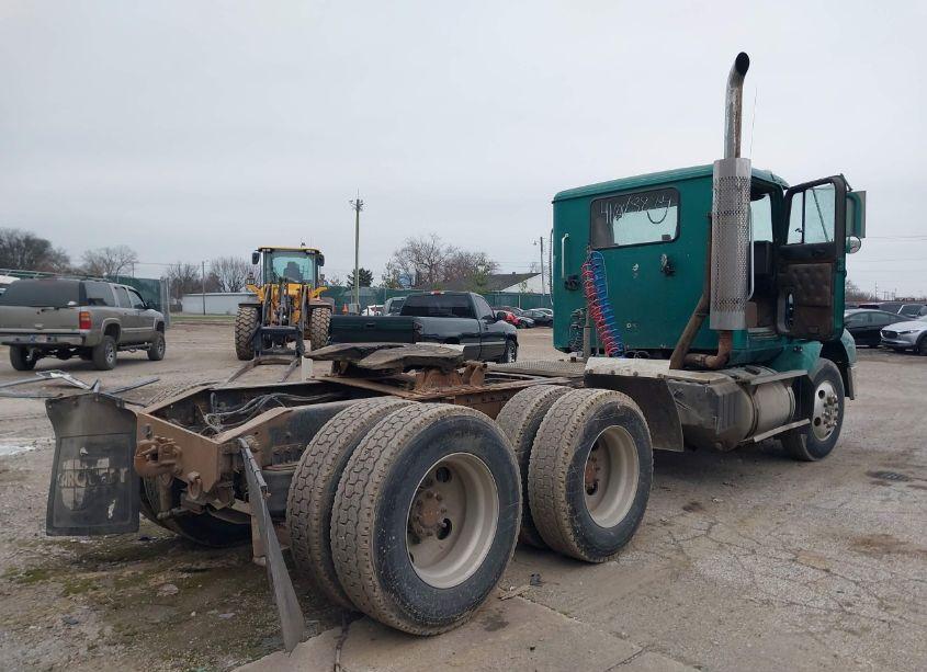 Photo 4 of 1995 International 9200 (VIN 2HSFMAHRXSC023876)