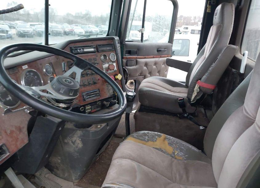 Photo 6 of 1995 International 9200 (VIN 2HSFMAHRXSC023876)