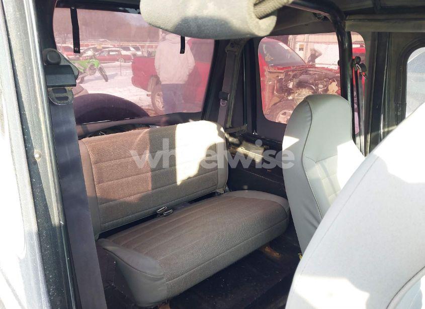 Photo 8 of 1992 Jeep Wrangler / YJ S (VIN 2J4FY19P2NJ542389)