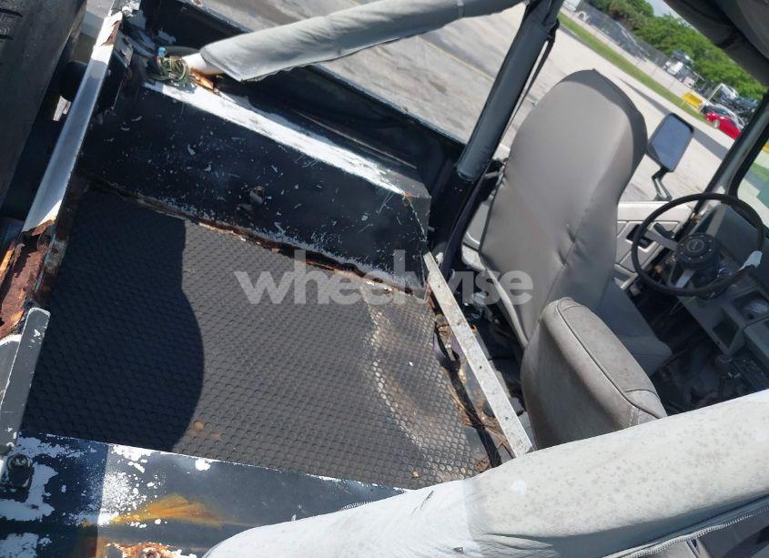 Photo 8 of 1990 Jeep Wrangler / YJ (VIN 2J4FY29T7LJ528844)