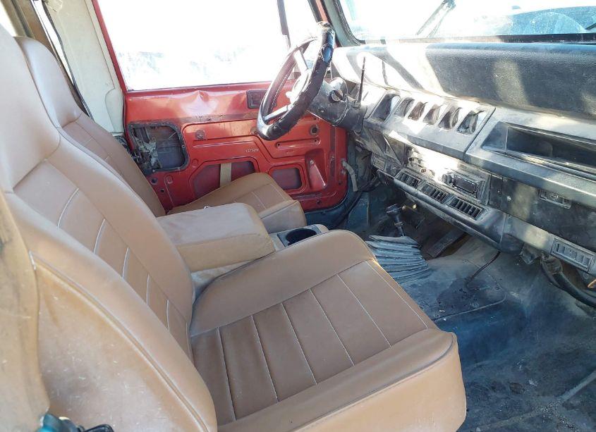 Photo 5 of 1992 Jeep Wrangler / YJ SAHARA (VIN 2J4FY49S5NJ554557)