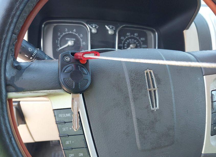 Photo 11 of 2010 Lincoln Mkx (VIN 2LMDJ6JC6ABJ33856)