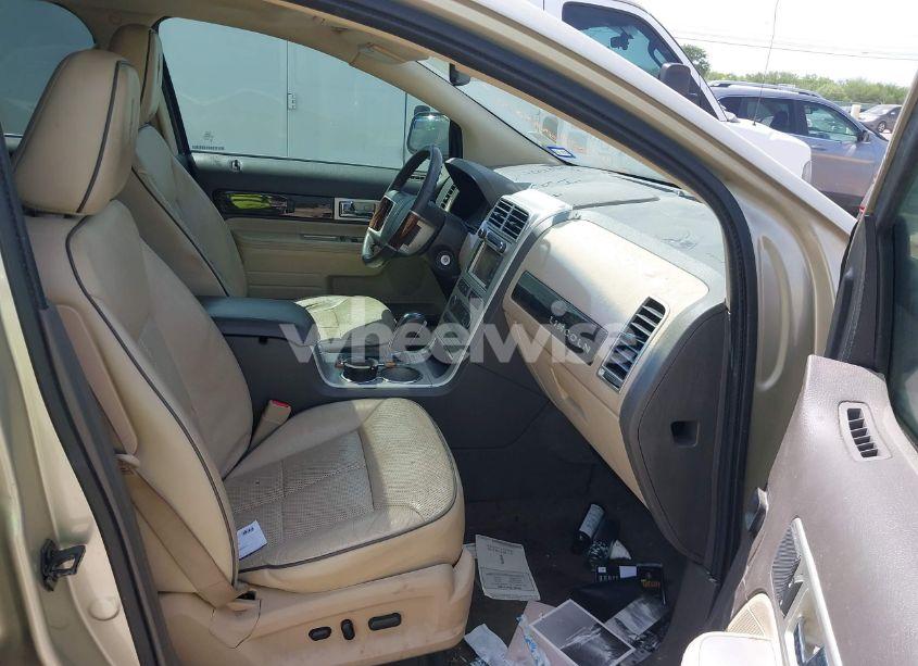 Photo 5 of 2010 Lincoln Mkx (VIN 2LMDJ6JCXABJ17563)