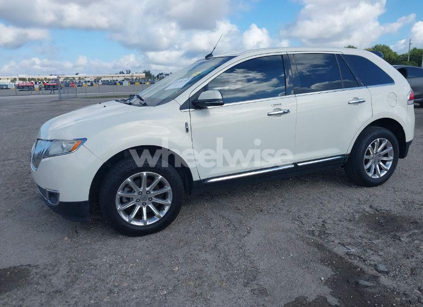 Photo 2 of 2013 Lincoln Mkx (VIN 2LMDJ6JK0DBL41470)