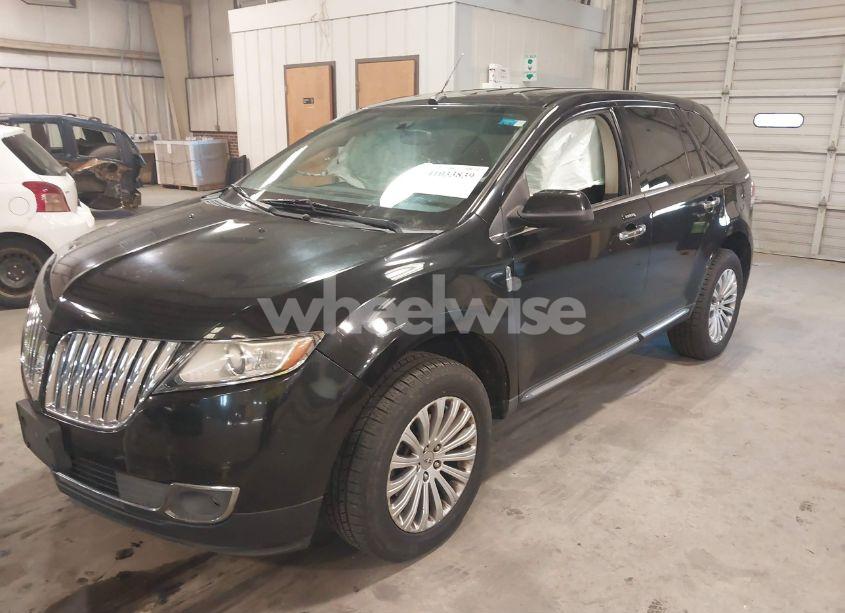 Photo 2 of 2013 Lincoln Mkx (VIN 2LMDJ6JK1DBL40425)