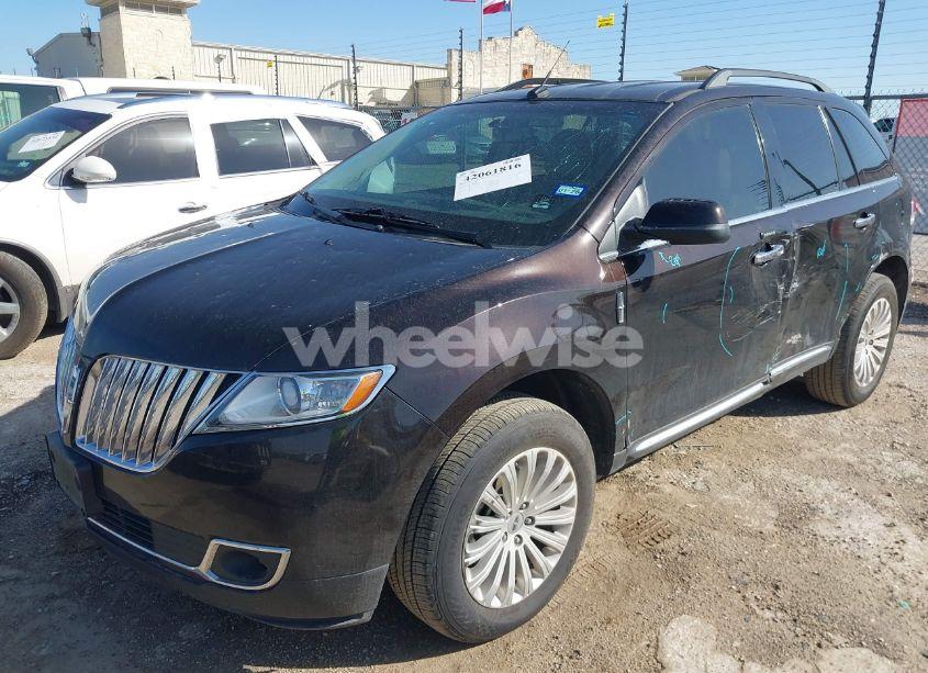 Photo 2 of 2013 Lincoln Mkx (VIN 2LMDJ6JK8DBL28997)