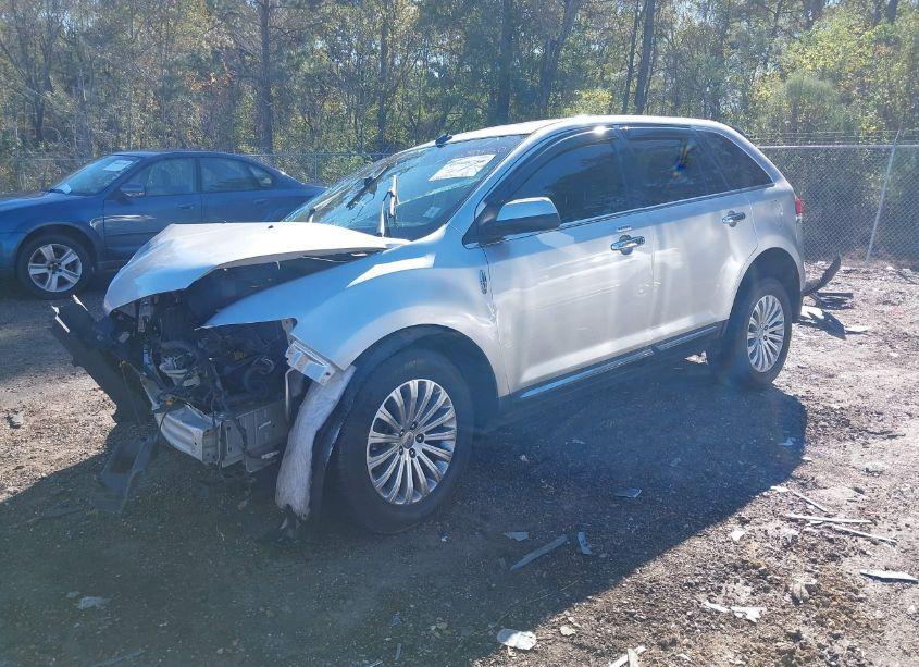 Photo 2 of 2013 Lincoln Mkx (VIN 2LMDJ6JKXDBL16625)