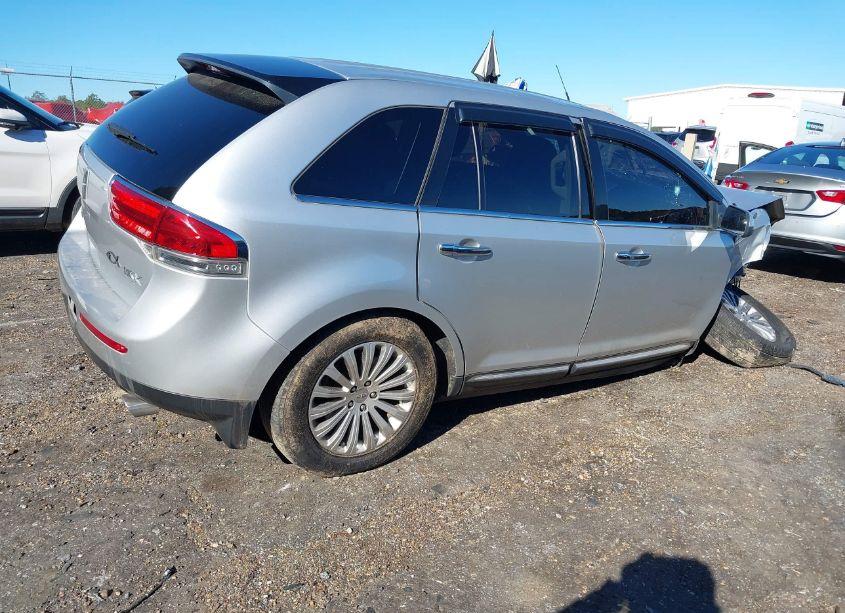 Photo 4 of 2013 Lincoln Mkx (VIN 2LMDJ6JKXDBL16625)