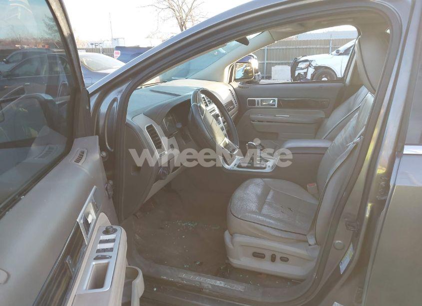 Photo 5 of 2010 Lincoln Mkx (VIN 2LMDJ8JC3ABJ09929)