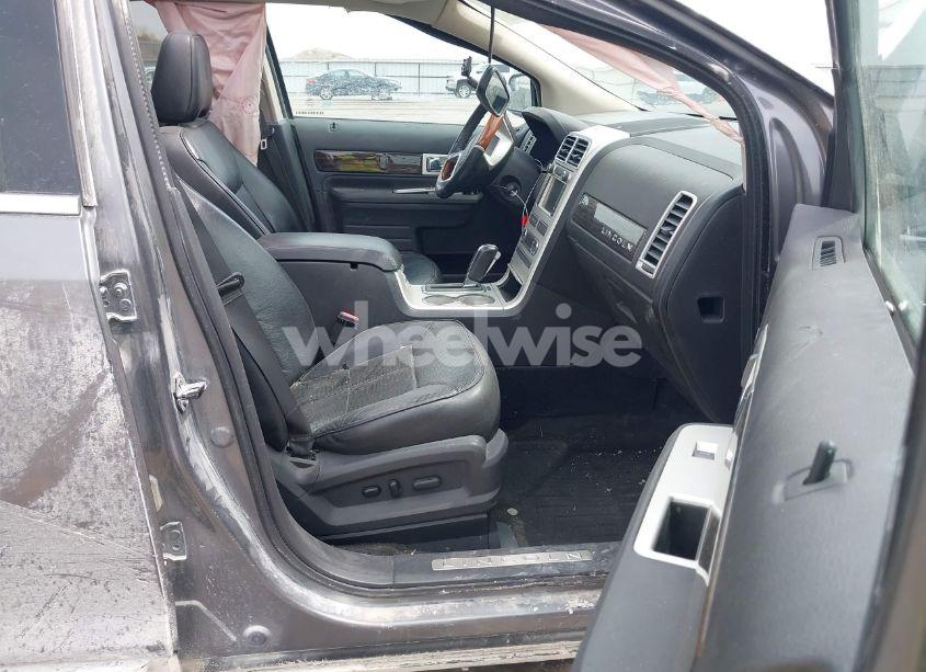 Photo 5 of 2010 Lincoln Mkx (VIN 2LMDJ8JC7ABJ34770)