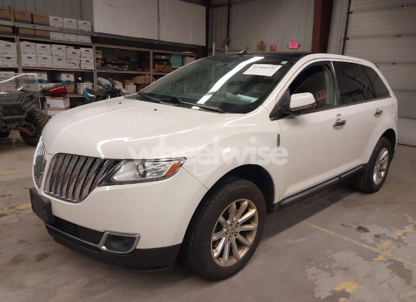 Photo 2 of 2013 Lincoln Mkx (VIN 2LMDJ8JK0DBL05211)