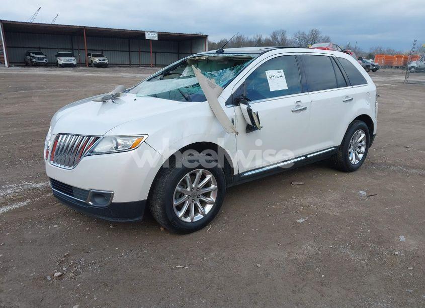 Photo 2 of 2013 Lincoln Mkx (VIN 2LMDJ8JK1DBL36967)