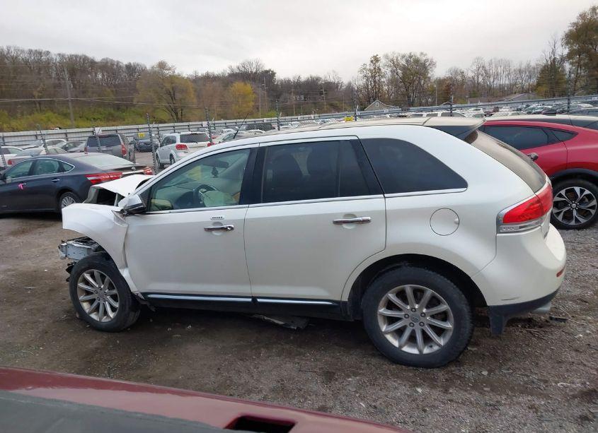 Photo 14 of 2013 Lincoln Mkx (VIN 2LMDJ8JK1DBL44972)