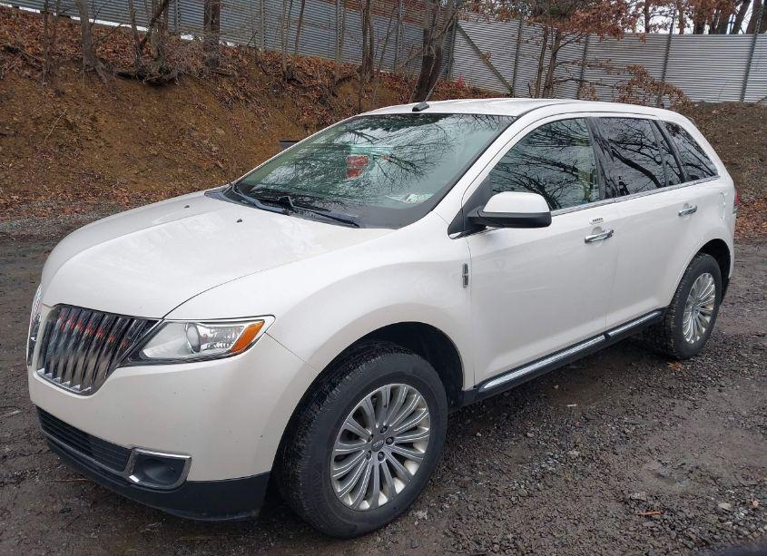 Photo 2 of 2013 Lincoln Mkx (VIN 2LMDJ8JK4DBL04336)