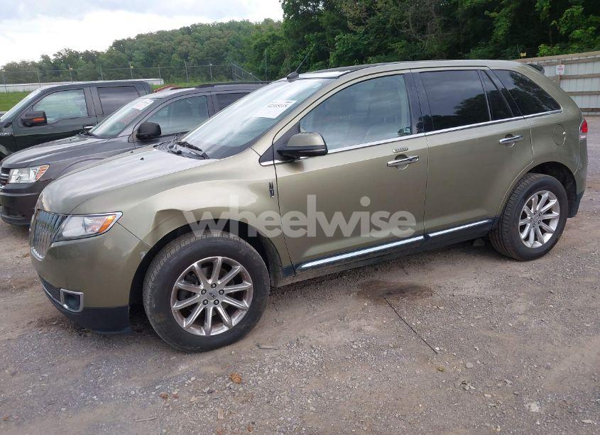 Photo 2 of 2013 Lincoln Mkx (VIN 2LMDJ8JK4DBL23128)