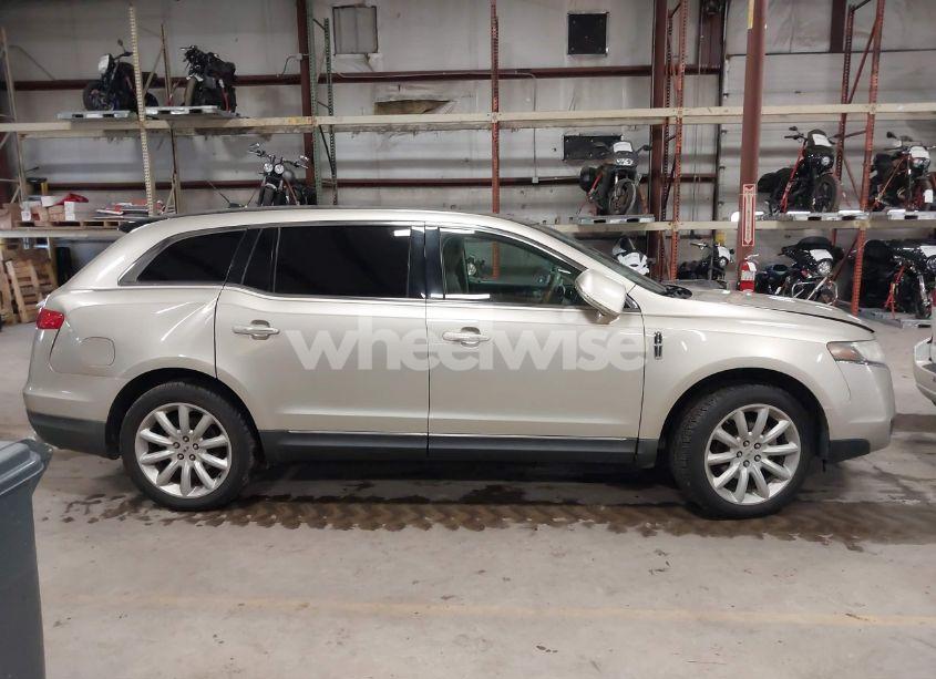 Photo 13 of 2010 Lincoln Mkt N/A (VIN 2LMHJ5AR0ABJ20455)
