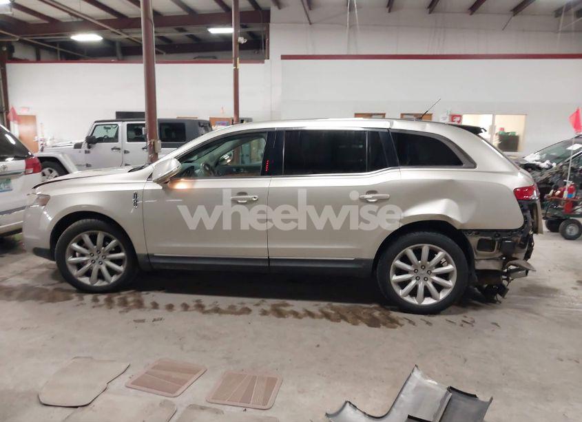 Photo 14 of 2010 Lincoln Mkt N/A (VIN 2LMHJ5AR0ABJ20455)