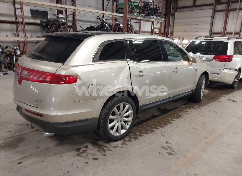 Photo 4 of 2010 Lincoln Mkt N/A (VIN 2LMHJ5AR0ABJ20455)