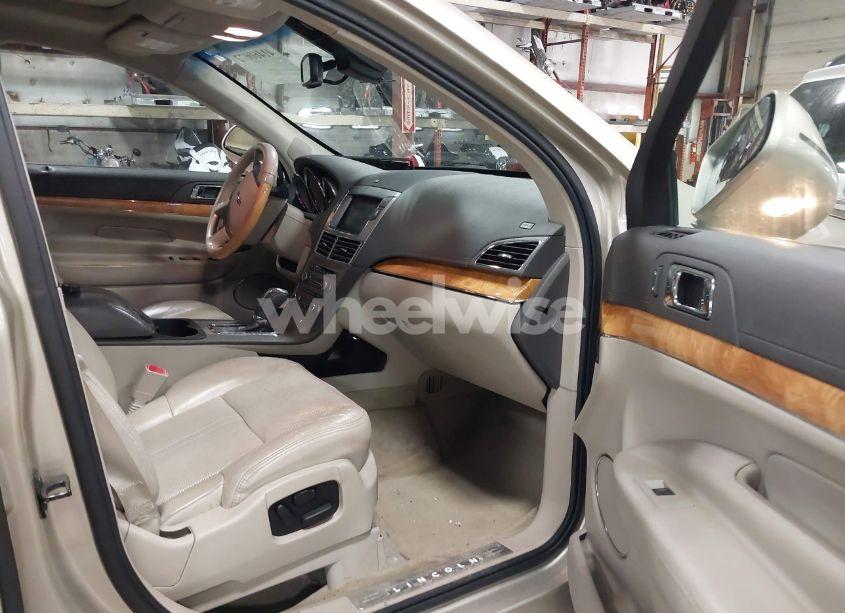 Photo 5 of 2010 Lincoln Mkt N/A (VIN 2LMHJ5AR0ABJ20455)