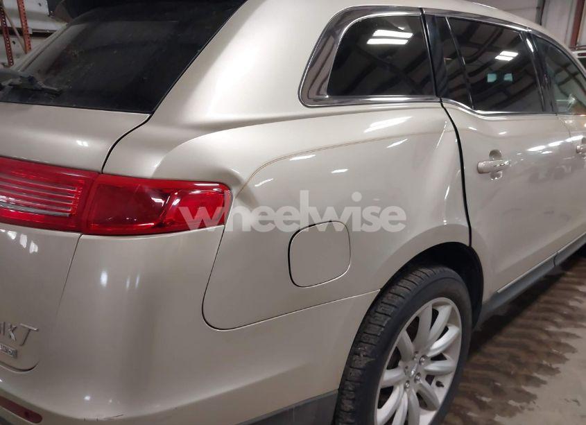 Photo 6 of 2010 Lincoln Mkt N/A (VIN 2LMHJ5AR0ABJ20455)