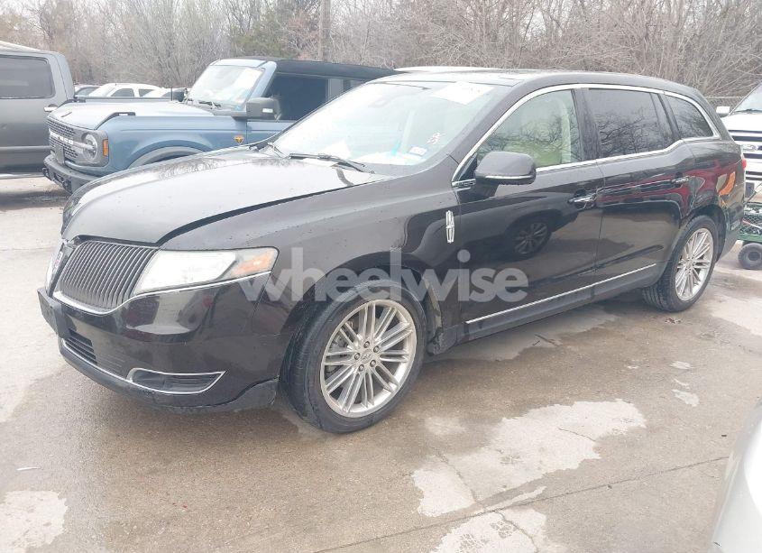 Photo 2 of 2014 Lincoln Mkt ECOBOOST (VIN 2LMHJ5AT1EBL52418)