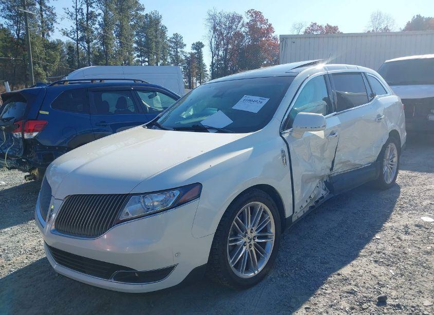 Photo 2 of 2013 Lincoln Mkt ECOBOOST (VIN 2LMHJ5ATXDBL53517)