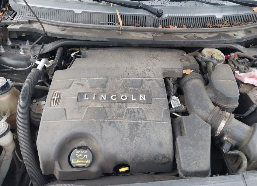 Photo 10 of 2014 Lincoln Mkt (VIN 2LMHJ5FKXEBL51803)
