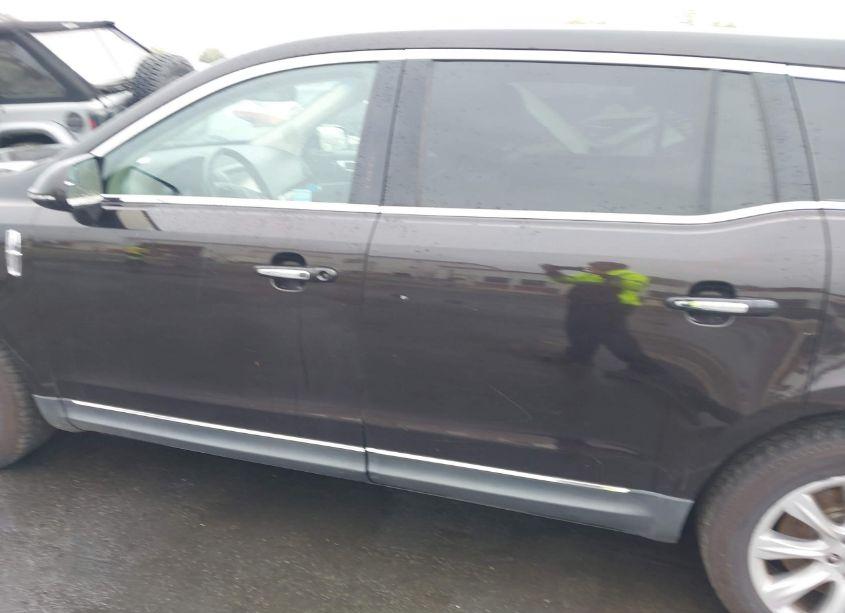 Photo 14 of 2014 Lincoln Mkt (VIN 2LMHJ5FKXEBL51803)