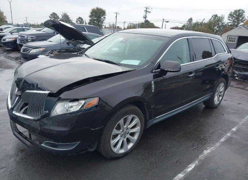 Photo 2 of 2014 Lincoln Mkt (VIN 2LMHJ5FKXEBL51803)
